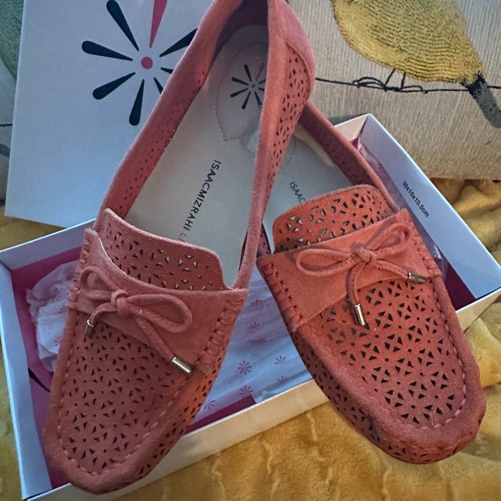 Isaac Mizrahi Adalyn Coral Perforated Suede Moccasins Loafer 8.5